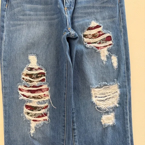 Vince Camuto Women’s Patchwork Straight Leg Jeans with Red Floral Lining - Picture 8 of 11